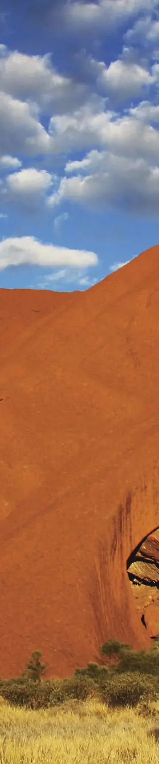 Wandere am Uluru entlang